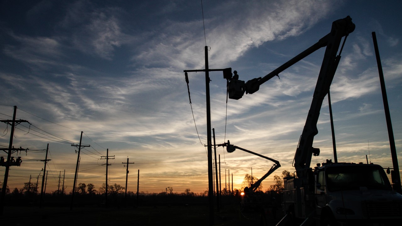 https://cdn.entergy.com/userfiles/crews/crews-dusk.jpg