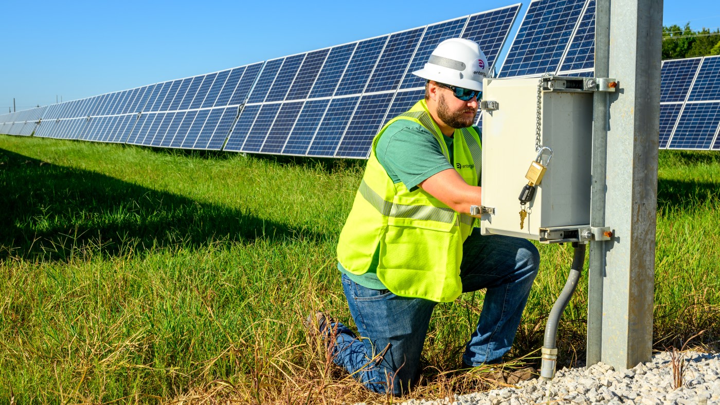 An Entergy worker at the Sunflower County Solar facility in Mississippi.